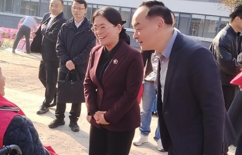 阜阳颍州区两家民企：近万元物资关爱老人